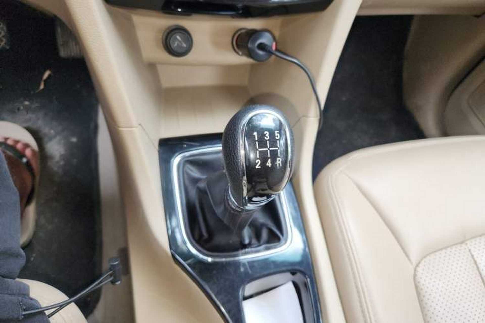 Used Baojun 730 2016 1.5L Manual Comfort Version 7 Seats China V Emission Standard Gear Lever