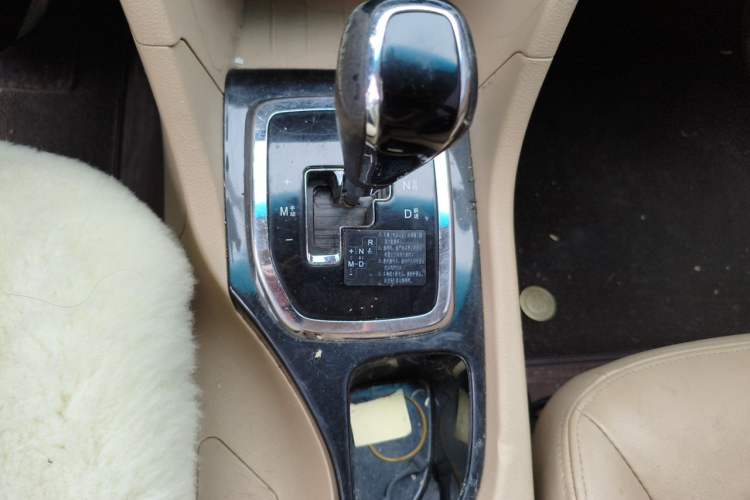 Used Baojun 730 2016 1.8L iAMT Luxury Model 7 Seats Gear Lever