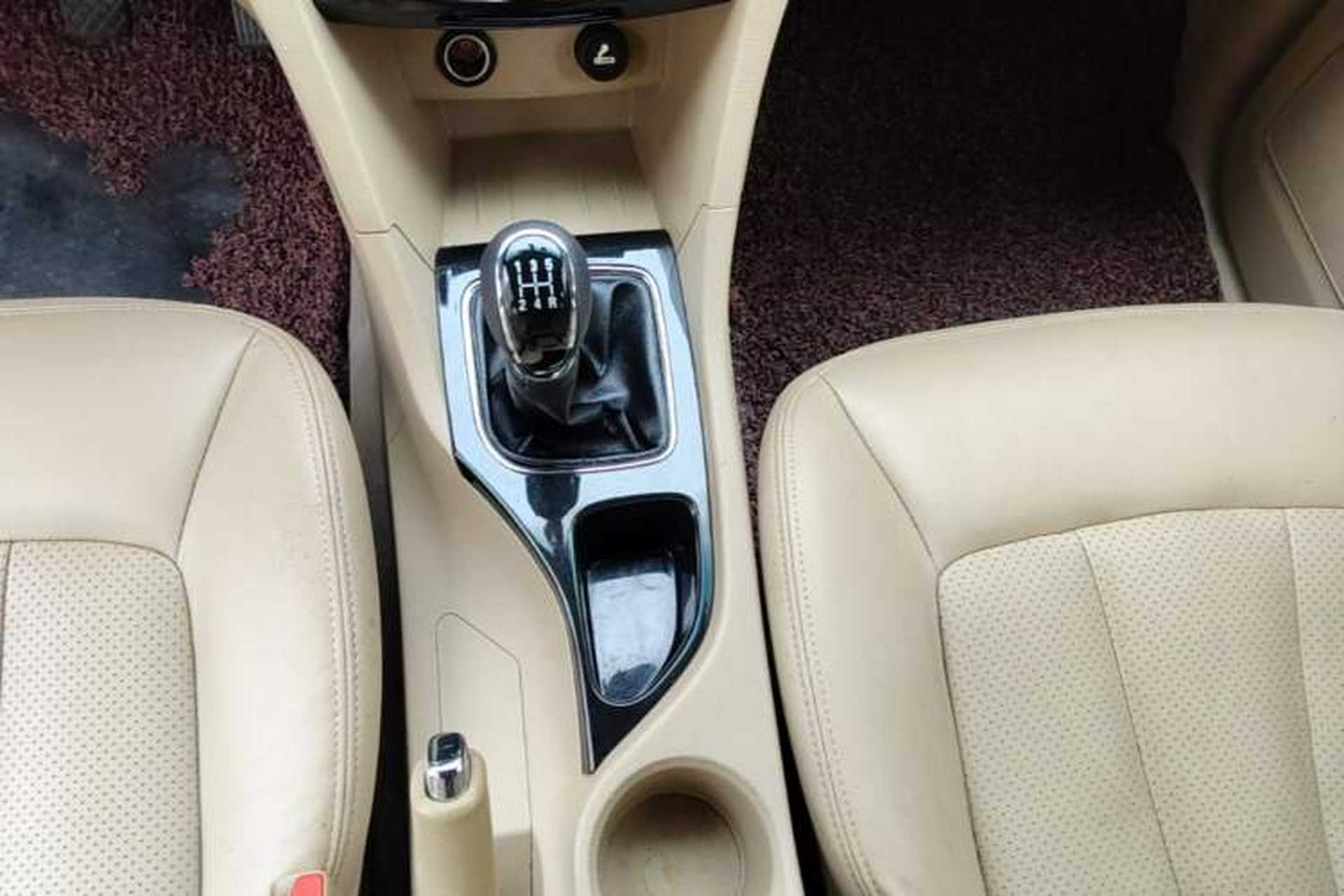 Used Baojun 730 2016 1.5L Manual Comfort Version 7 Seats China V Emission Standard Gear Lever