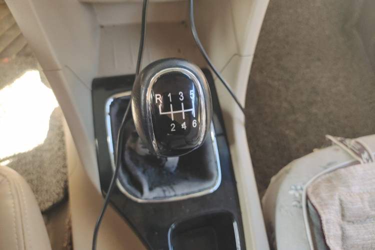 Used Baojun 730 2016 1.5T Manual Luxury Edition 7 Seats Gear Lever
