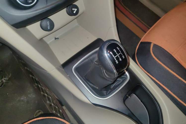 Used Baojun 730 2016 Revised 1.5L Manual Standard Version 7 Seats China V Emission Standard Gear Lever