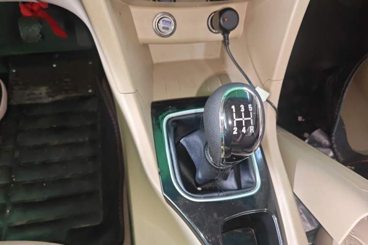 Used Baojun 730 2016 1.5L Manual Comfort Version 7 Seats China V Emission Standard Gear Lever