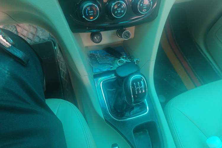 Used Baojun 730 2016 1.5L Manual Comfort Version 7 Seats China V Emission Standard Gear Lever