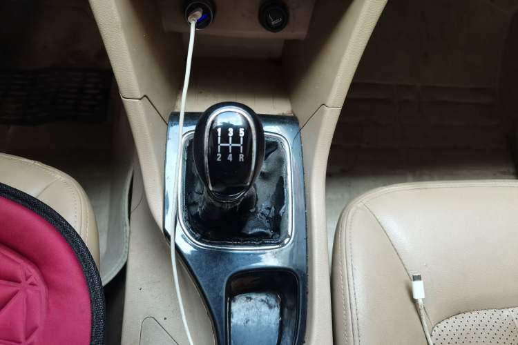 Used Baojun 730 2016 1.5L Manual Comfort Version 7 Seats China V Emission Standard Gear Lever