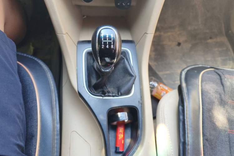 Used Baojun 730 2016 1.5L Manual Value Edition 7 Seats China V Emission Standard Gear Lever
