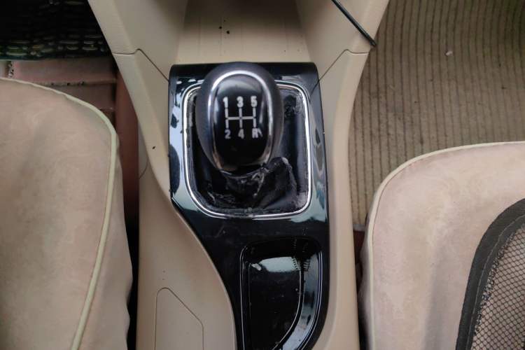Used Baojun 730 2016 1.5L Manual Comfort Version 7 Seats China V Emission Standard Gear Lever