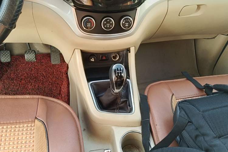 Used Baojun 730 2016 1.5L Manual Value Edition 7 Seats China V Emission Standard Gear Lever