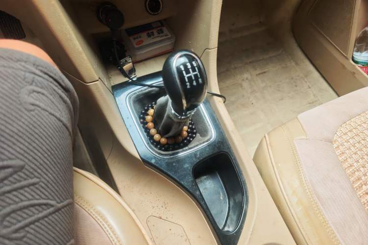 Used Baojun 730 2016 1.5L Manual Comfort Version 7 Seats China V Emission Standard Gear Lever