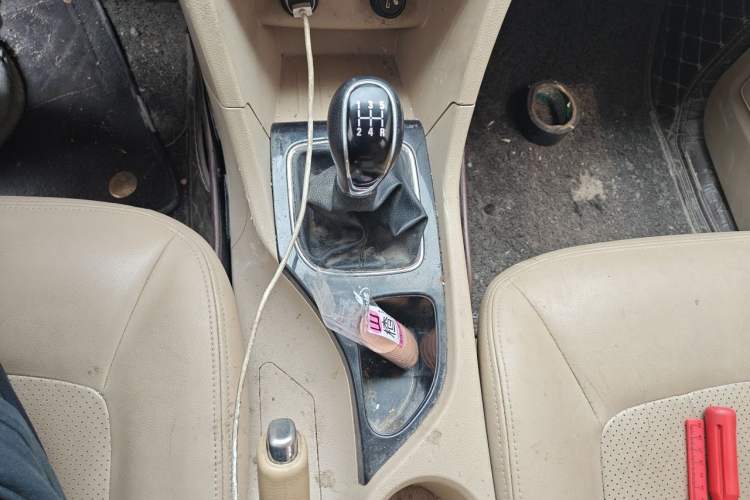 Used Baojun 730 2016 1.5L Manual Comfort Version 7 Seats China V Emission Standard Gear Lever