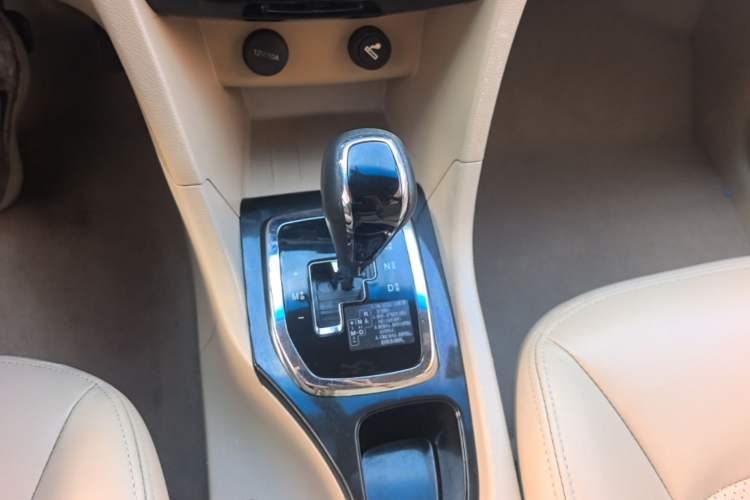 Used Baojun 730 2016 1.8L iAMT Comfort Version 7 Seats Gear Lever