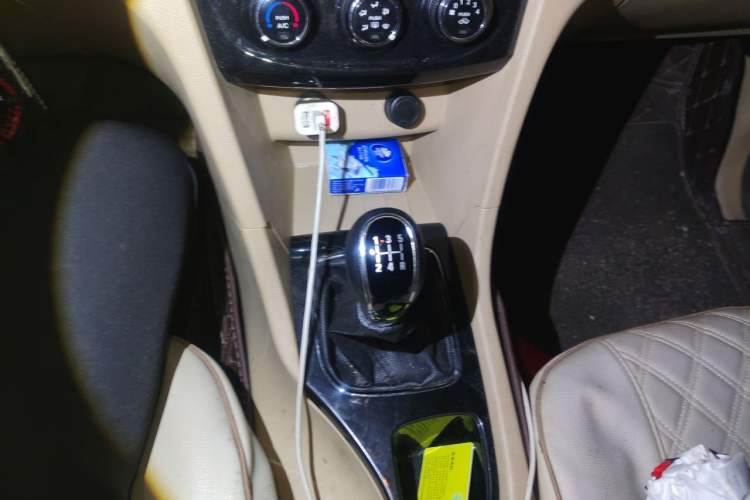 Used Baojun 730 2016 1.5L Manual Comfort Version 7 Seats China V Emission Standard Gear Lever