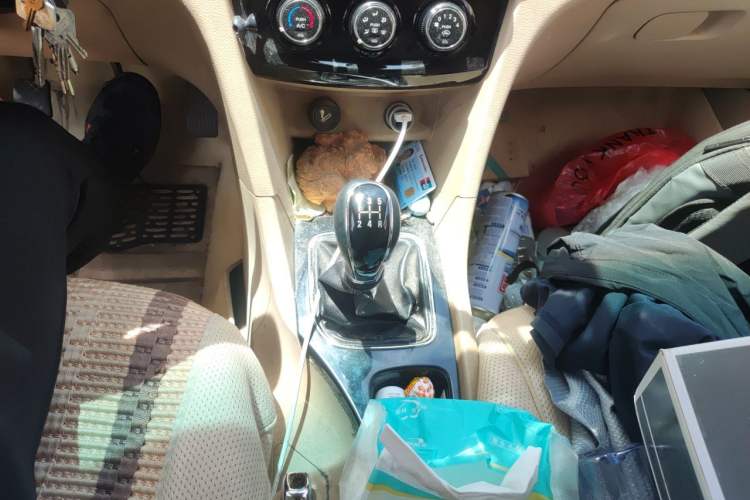 Used Baojun 730 2016 1.5L Manual Comfort Version 7 Seats China V Emission Standard Gear Lever