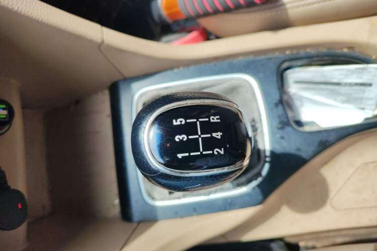 Used Baojun 730 2016 Revised 1.5L Manual Standard Version 7 Seats China V Emission Standard Gear Lever