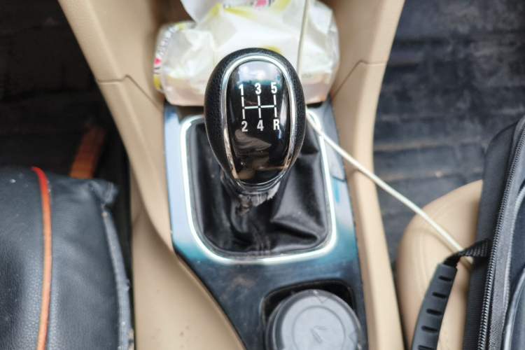 Used Baojun 730 2016 1.5L Manual Standard Version 7 Seats Gear Lever
