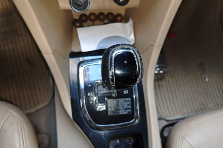 Used Baojun 730 2016 1.8L iAMT Luxury Model 7 Seats Gear Lever