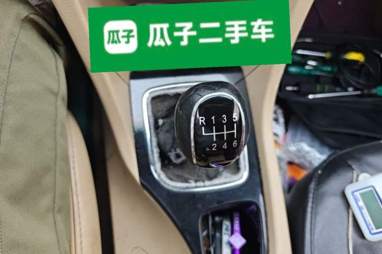 Used Baojun 730 2016 1.5T Manual Luxury Edition 7 Seats Gear Lever