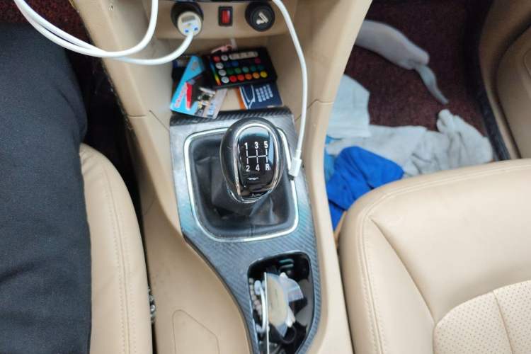 Used Baojun 730 2016 1.5L Manual Luxury Edition 7 Seats Gear Lever