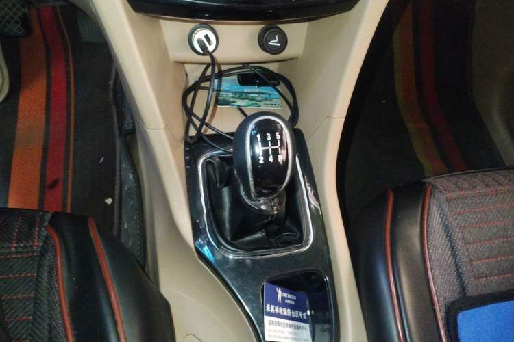 Used Baojun 730 2016 1.5L Manual Comfort Version 7 Seats China V Emission Standard Gear Lever