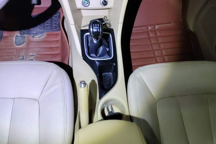 Used Baojun 730 2016 Revised 1.5L Manual Standard Version 7 Seats China V Emission Standard Gear Lever