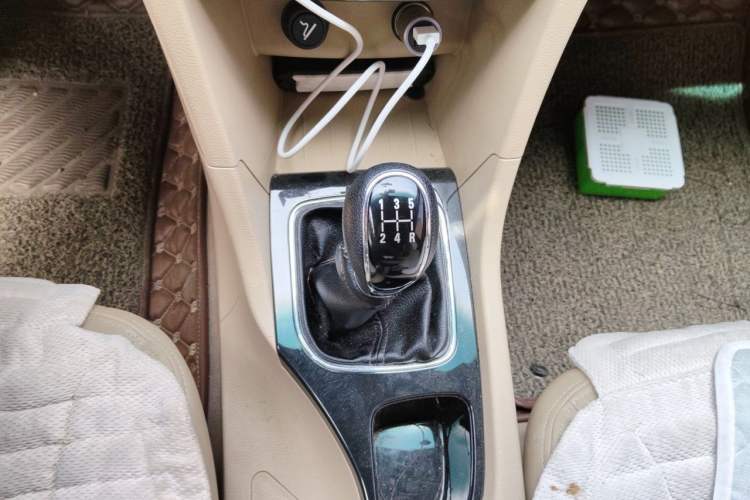 Used Baojun 730 2016 1.5L Manual Comfort Version 7 Seats China V Emission Standard Gear Lever