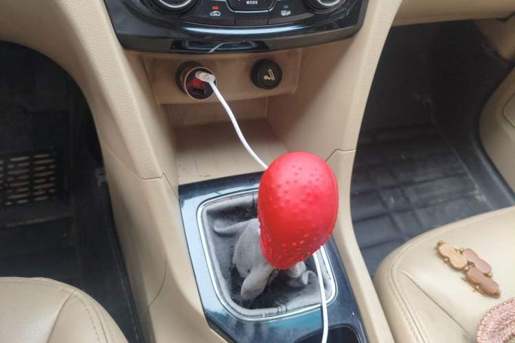 Used Baojun 730 2016 1.5L Manual Luxury Edition 7 Seats Gear Lever