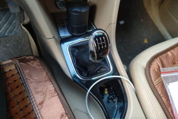 Used Baojun 730 2016 1.5L Manual Comfort Version 7 Seats China V Emission Standard Gear Lever