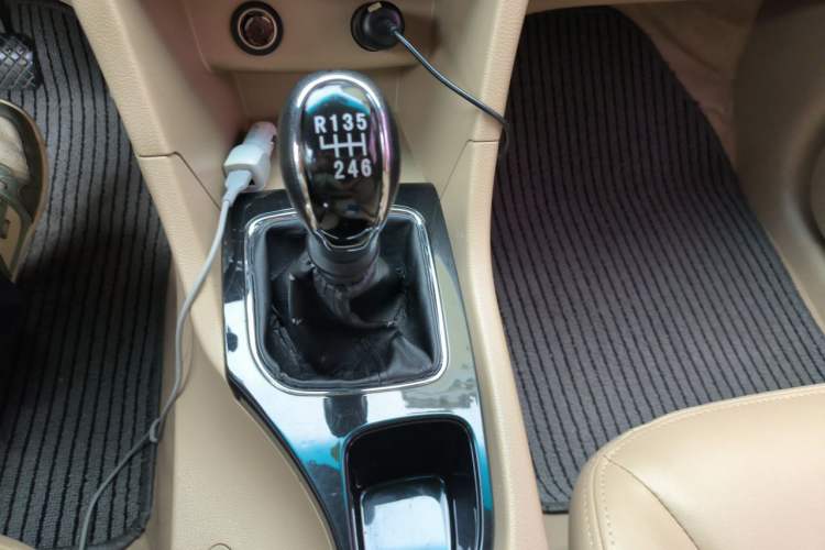 Used Baojun 730 2016 1.5T Manual Comfort Version 7 Seats Gear Lever
