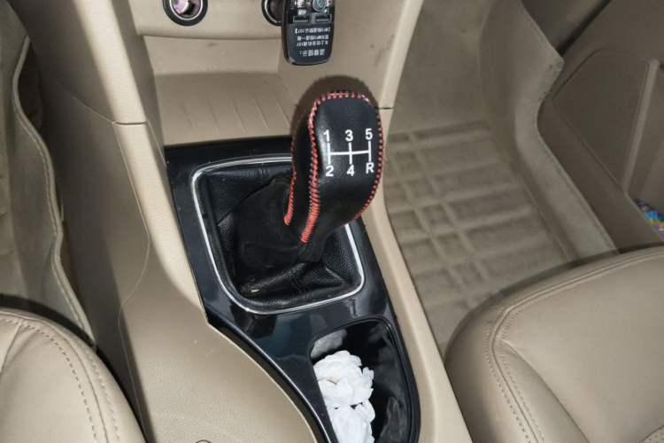 Used Baojun 730 2016 1.5L Manual Comfort Version 7 Seats China V Emission Standard Gear Lever