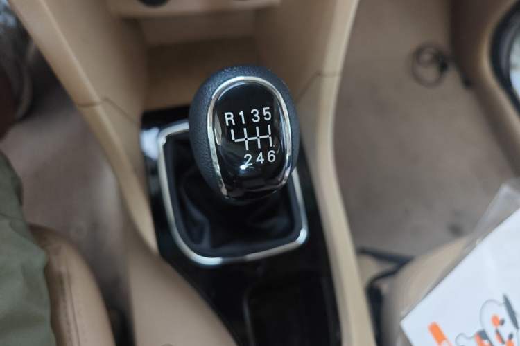 Used Baojun 730 2016 1.5T Manual Luxury Edition 7 Seats Gear Lever