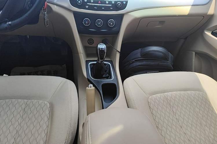 Used Baojun 730 2016 Revised 1.5L Manual Standard Version 7 Seats China V Emission Standard Gear Lever