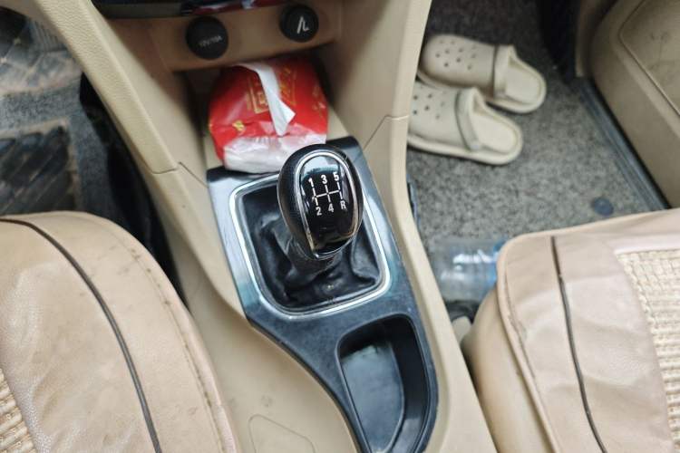 Used Baojun 730 2016 1.5L Manual Comfort Version 7 Seats China V Emission Standard Gear Lever