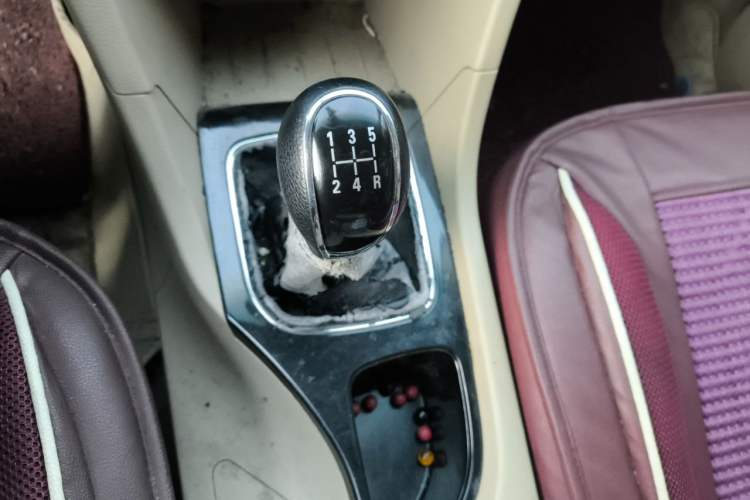 Used Baojun 730 2016 1.5L Manual Comfort Version 7 Seats China V Emission Standard Gear Lever