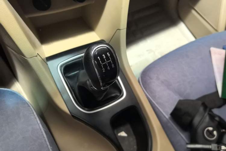 Used Baojun 730 2016 Revised 1.5L Manual Standard Version 7 Seats China V Emission Standard Gear Lever