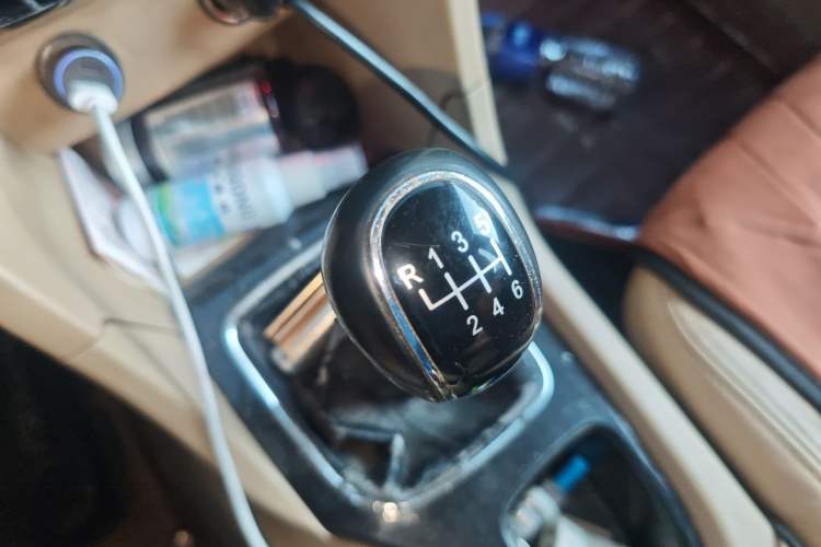 Used Baojun 730 2016 1.5T Manual Luxury Edition 7 Seats Gear Lever