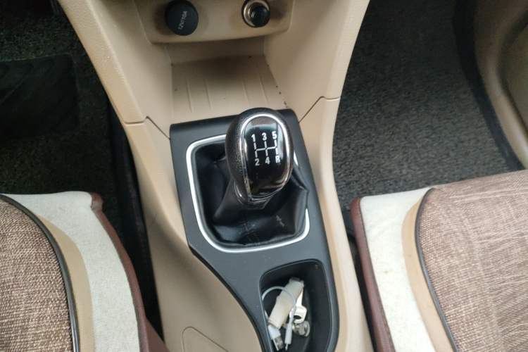 Used Baojun 730 2016 Revised 1.5L Manual Standard Version 7 Seats China V Emission Standard Gear Lever