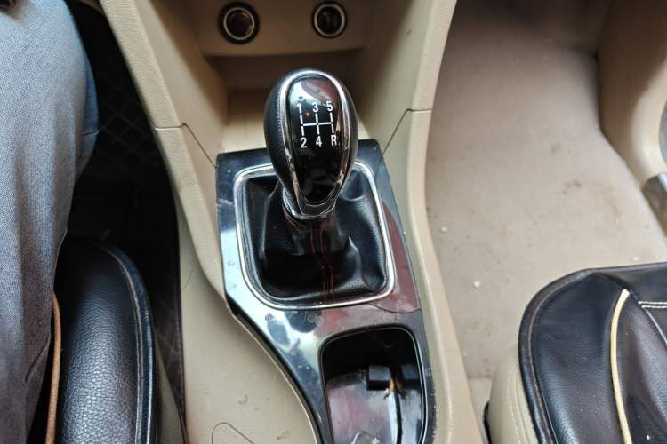 Used Baojun 730 2016 1.5L Manual Comfort Version 7 Seats China V Emission Standard Gear Lever