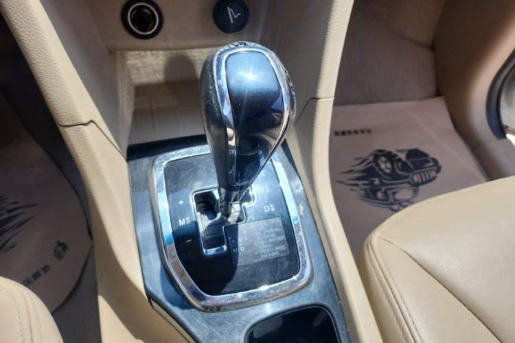 Used Baojun 730 2016 1.8L iAMT Luxury Model 7 Seats Gear Lever
