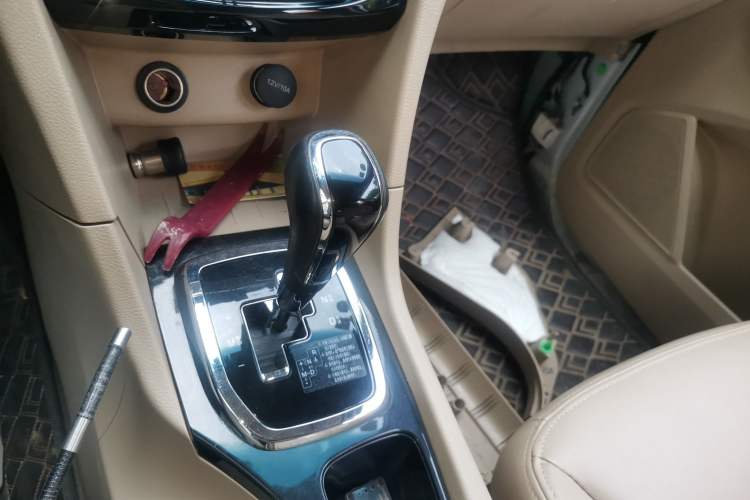 Used Baojun 730 2016 1.8L iAMT Luxury Model 7 Seats Gear Lever