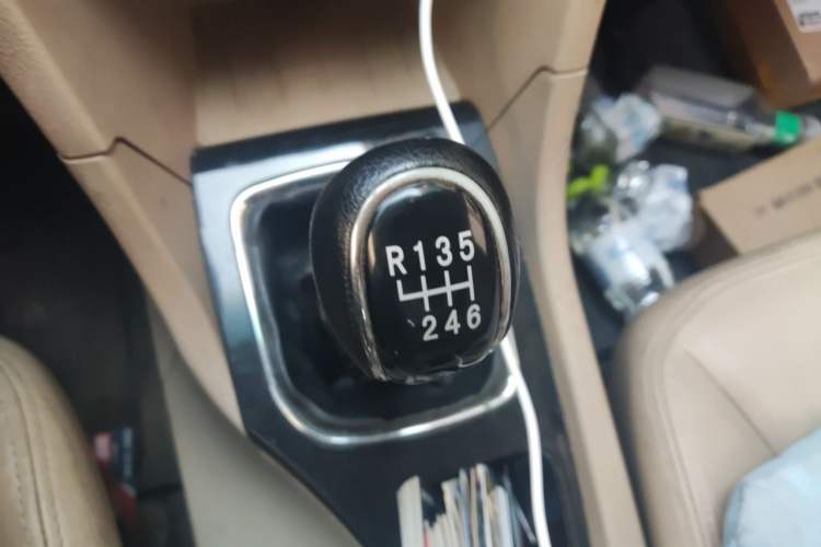 Used Baojun 730 2016 1.5L Manual Comfort Version 7 Seats China V Emission Standard Gear Lever