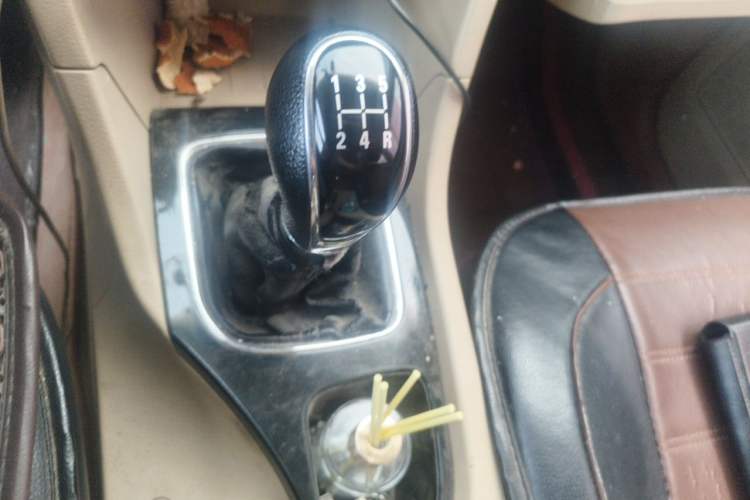 Used Baojun 730 2016 1.5L Manual Comfort Version 7 Seats China V Emission Standard Gear Lever