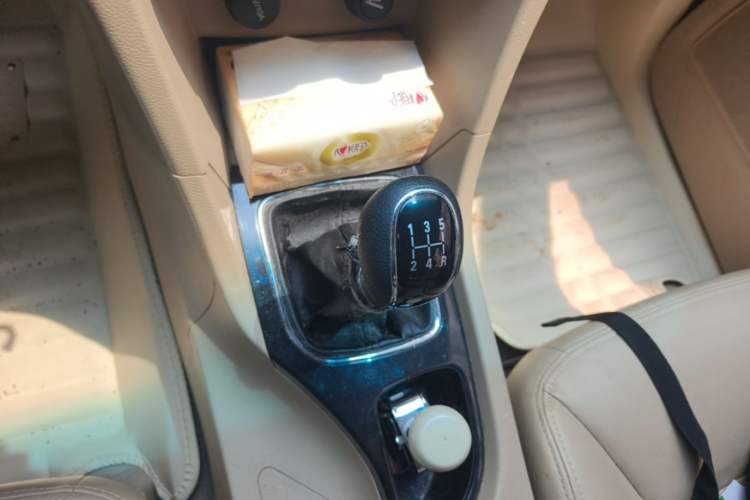 Used Baojun 730 2016 1.5L Manual Comfort Version 7 Seats China V Emission Standard Gear Lever