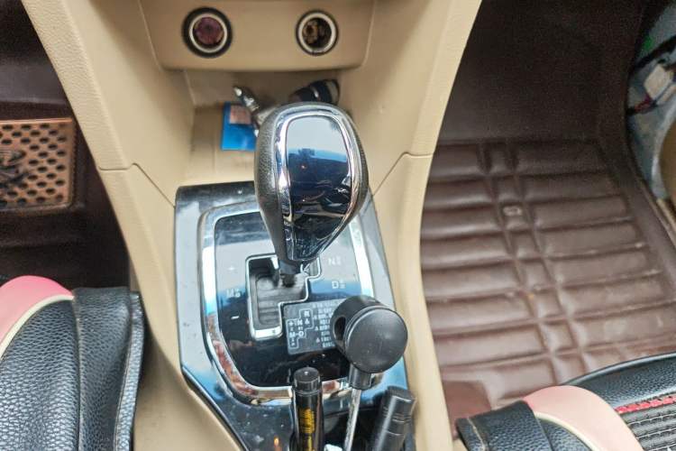 Used Baojun 730 2016 1.8L iAMT Luxury Model 7 Seats Gear Lever