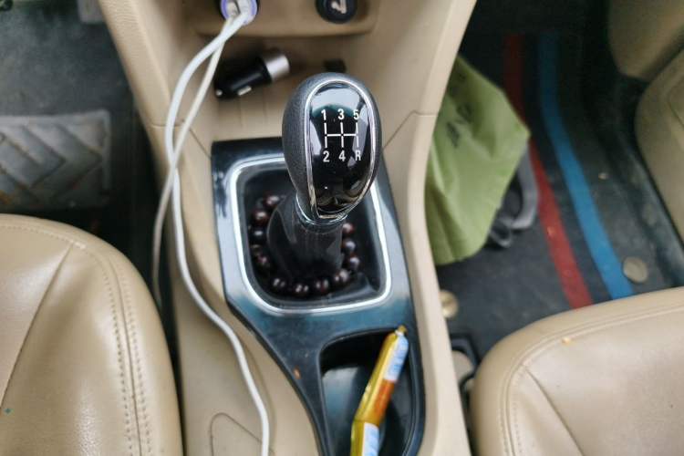 Used Baojun 730 2016 1.5L Manual Comfort Version 7 Seats China V Emission Standard Gear Lever