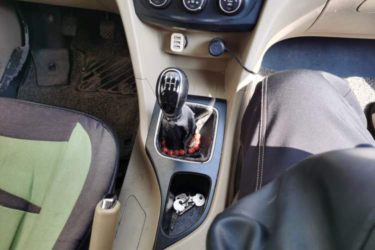 Used Baojun 730 2016 Revised 1.5L Manual Standard Version 7 Seats China V Emission Standard Gear Lever