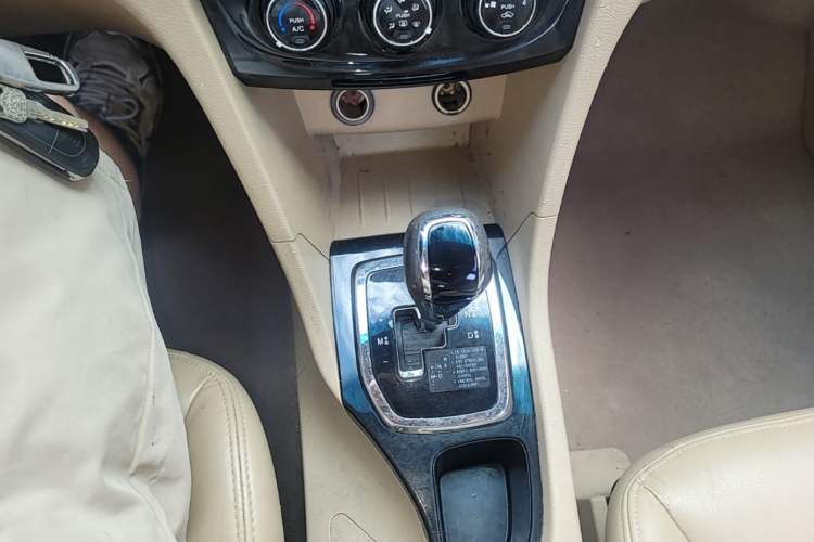 Used Baojun 730 2016 1.8L iAMT Comfort Version 7 Seats Gear Lever