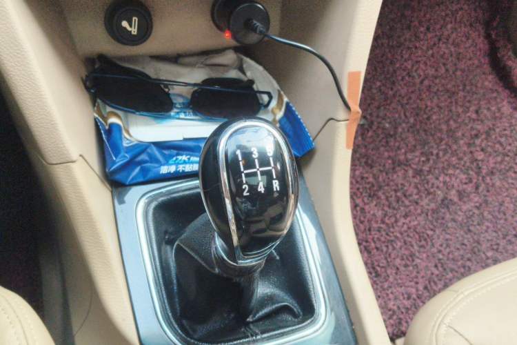 Used Baojun 730 2016 1.5L Manual Luxury Edition 7 Seats Gear Lever
