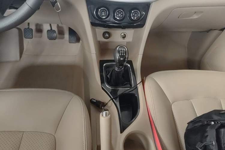 Used Baojun 730 2016 1.5L Manual Comfort Version 7 Seats China V Emission Standard Gear Lever