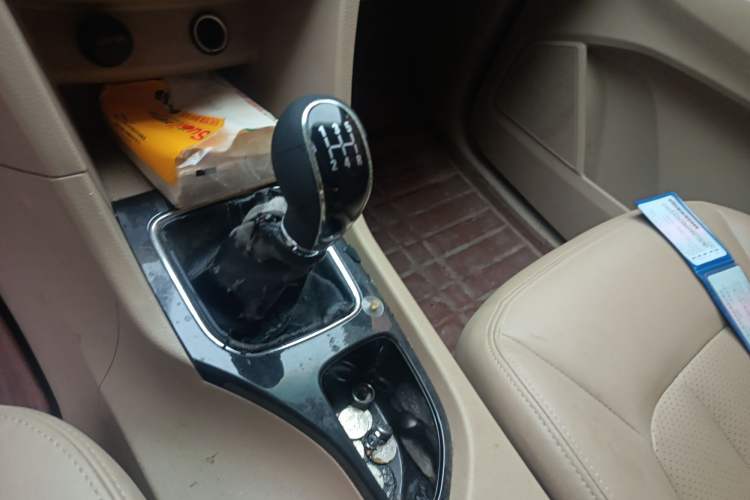 Used Baojun 730 2016 1.5L Manual Comfort Version 7 Seats China V Emission Standard Gear Lever