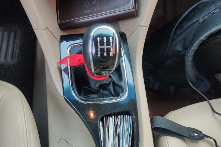Used Baojun 730 2016 1.5L Manual Comfort Version 7 Seats China V Emission Standard Gear Lever