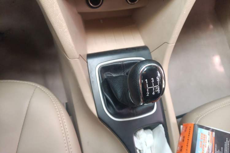 Used Baojun 730 2016 1.5L Manual Value Edition 7 Seats China V Emission Standard Gear Lever